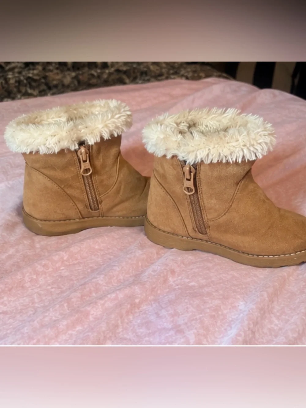 Cat & Jack Girls’ Faux-Fur Lined Boots – Toddler/Little Kid Size 8